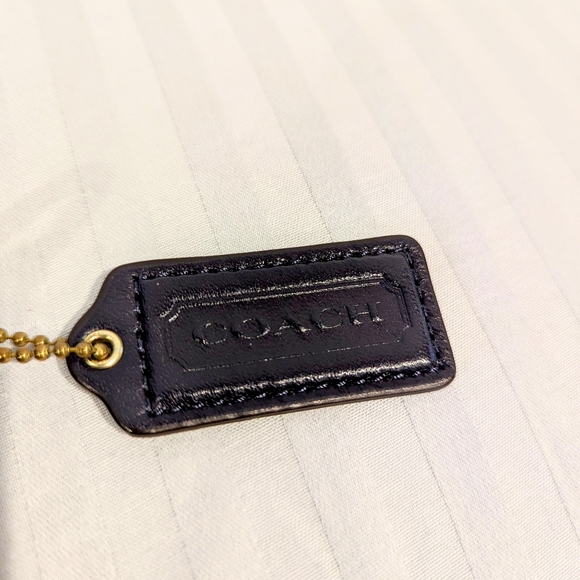 COACH Leather Shoulder/Crossbody Bag in RARE plum color - Picture 4 of 8